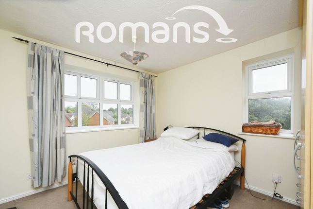 19, Thorley Court, Swindon photo 4