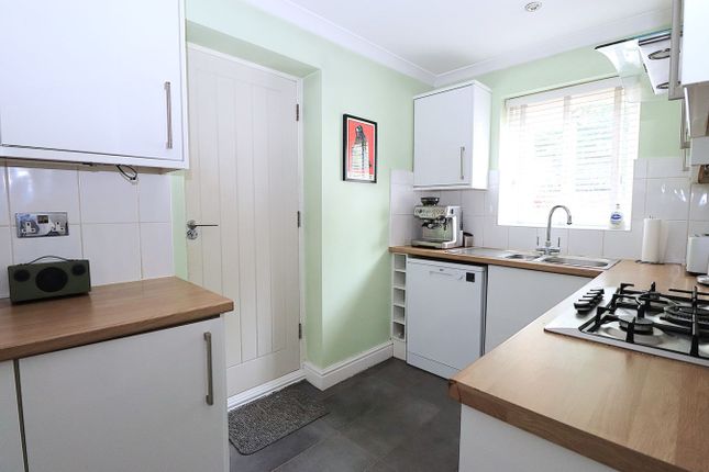 24, Ruth Close, FARNBOROUGH photo 4