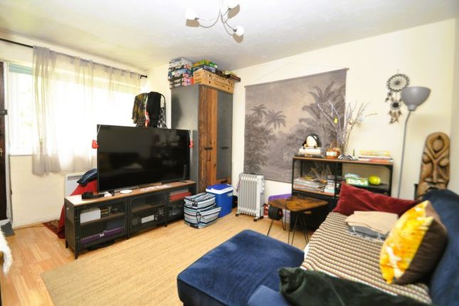 34, Tregaron Gardens, New Malden photo 2