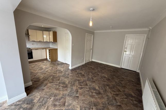 Hazel Grove, Louth photo 3