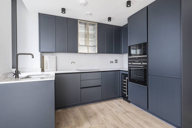 Flat to rent in City Road, Old Street