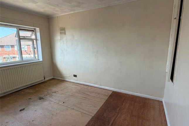 14, James Close, Telford photo 2