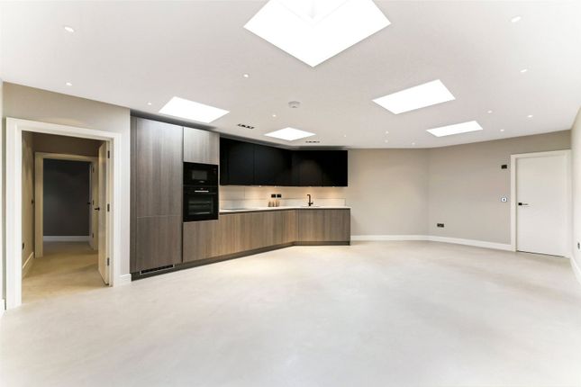 Kitchen / Reception