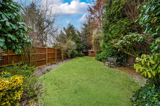 Sunshine Cottage, 76a Hollies Avenue, West Byfleet photo 2