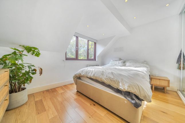 12, Vincent Close, London photo 5