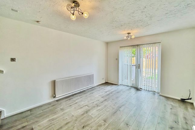 28, Larch Grove, Merseyside photo 3