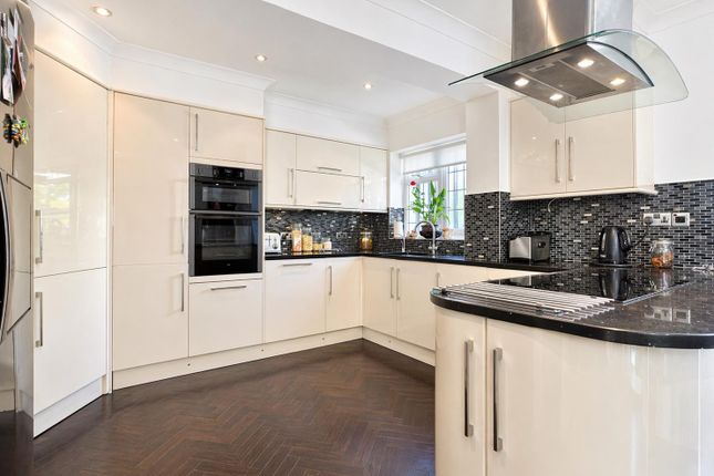 47, Tees Drive, Romford photo 4