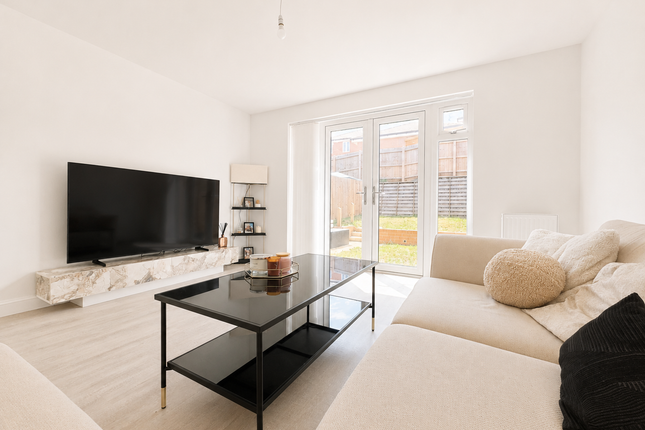 1 Leigh Close, Canterbury photo 4