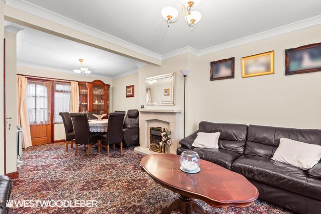 14, Lilac Road, Hoddesdon photo 3