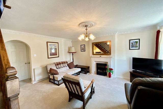 38, Manor Farm Close Aughton, Sheffield photo 3