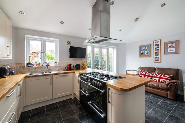 95 Prices Lane, Reigate photo 3