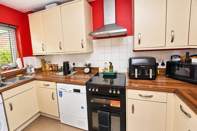 31, Oxford Gardens, Maidstone photo 4