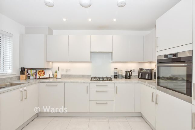 9, Honeysuckle Way, Maidstone photo 2