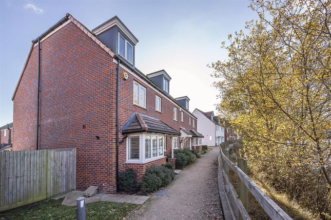 Property for sale in Ellingham View, Dartford
