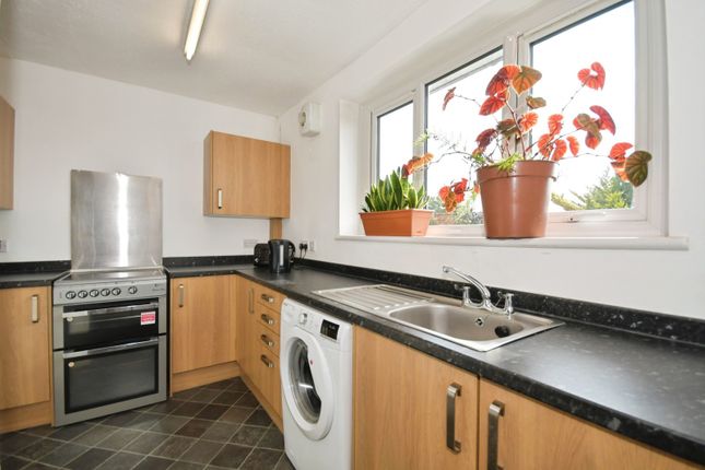 8, Meadow Close, Buxton photo 4