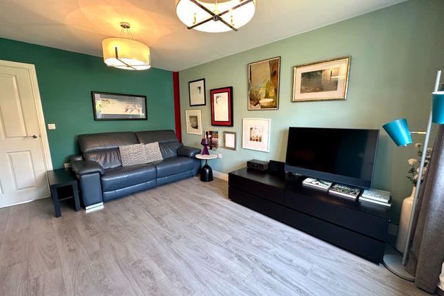 32, Sorrel Drive, Bilston photo 3