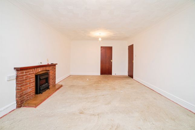 5, Holly Bank Close, Alfreton photo 4