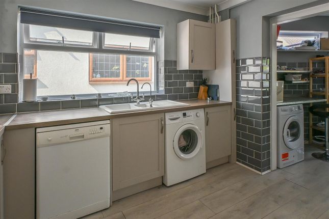 62, Thorndon Avenue, Brentwood photo 4