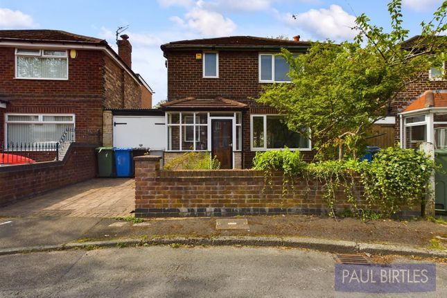 Thumbnail Detached house for sale in Broadoaks Road, Flixton, Trafford