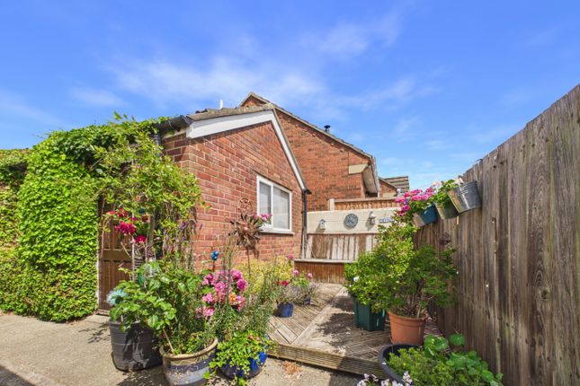 3 Back Lane, Burstwick, East Riding Of Yorkshire photo 4