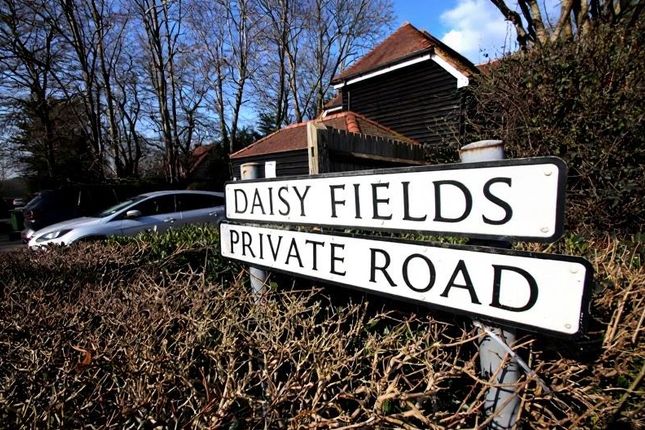 25, Daisy Fields, Eastleigh photo 2