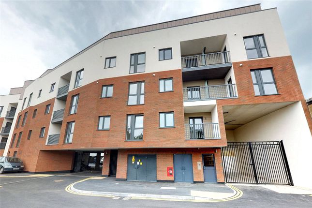 Thumbnail Flat to rent in Lyons Way, Slough