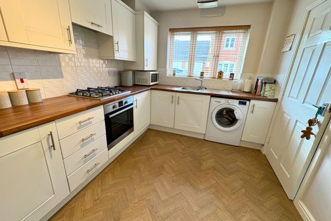 10, Field View Close, Leicester photo 3