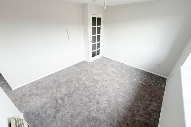 24, Sandon Close, Rochford photo 2