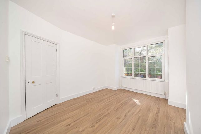 82, Manor Grove, Richmond photo 2