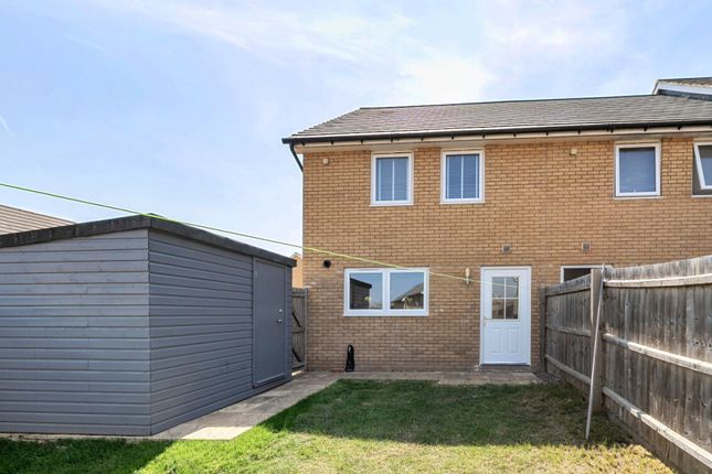 Roe Deer Place, Wixams, Bedford photo 2