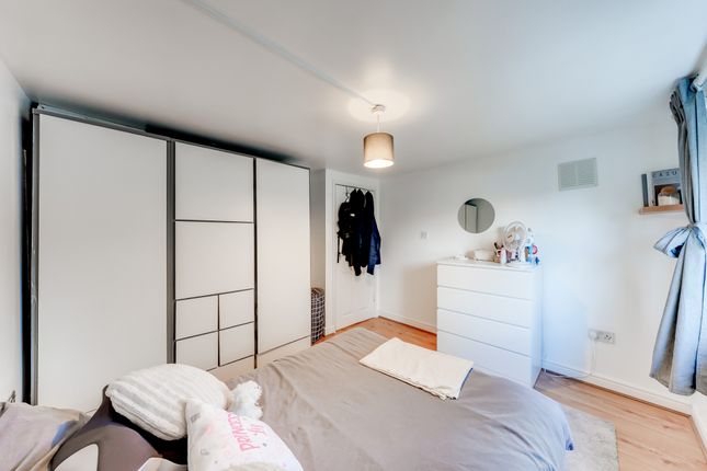 3B, Cooper Avenue, Greater London photo 3