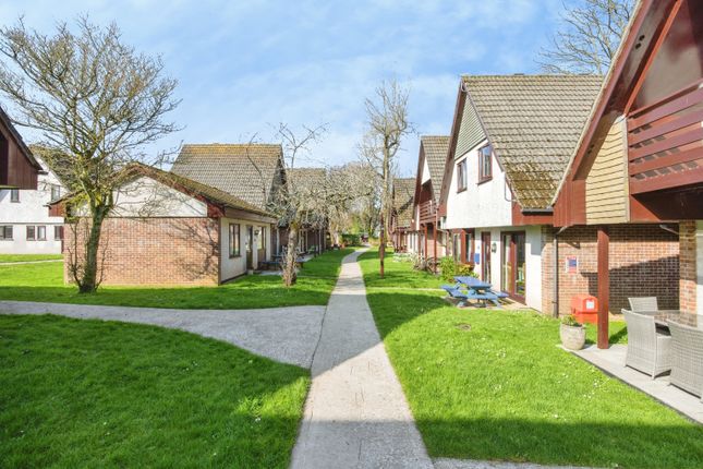 33 Trevithick Court/Tolroy Manor Holiday Village, Tolroy Road, Hayle photo 4