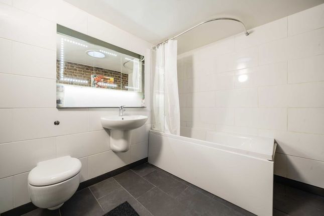 Property for sale in Richmond Road, London