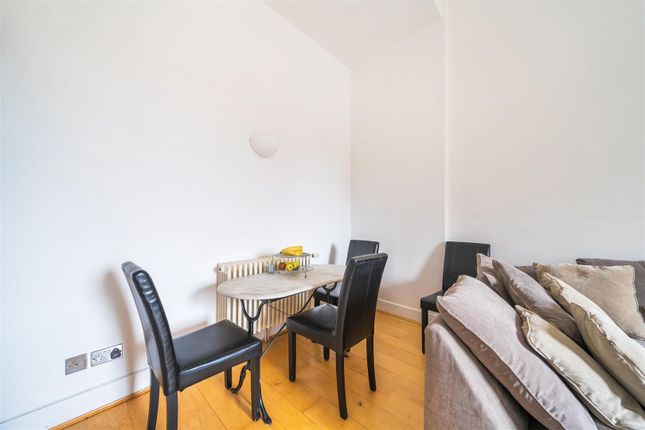 Flat for sale in Queens House, Fennel Close, Maidstone