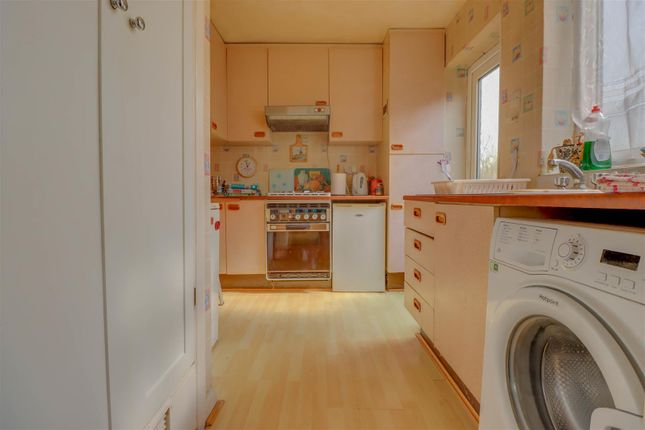 18, Trinder Way, Wickford photo 4