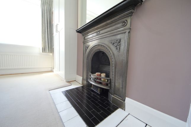 19 Ridge Avenue, Winchmore Hill, London photo 3