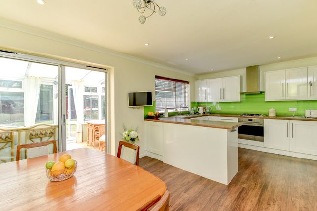 24, Aldingbourne Close, Crawley photo 2