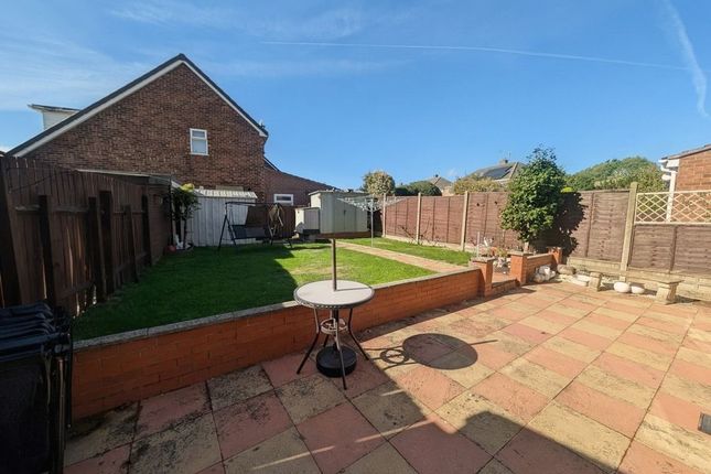 4, Waltham Crescent, Nuneaton photo 2