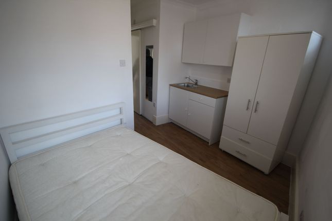 Room to rent in Station Road, Harrow