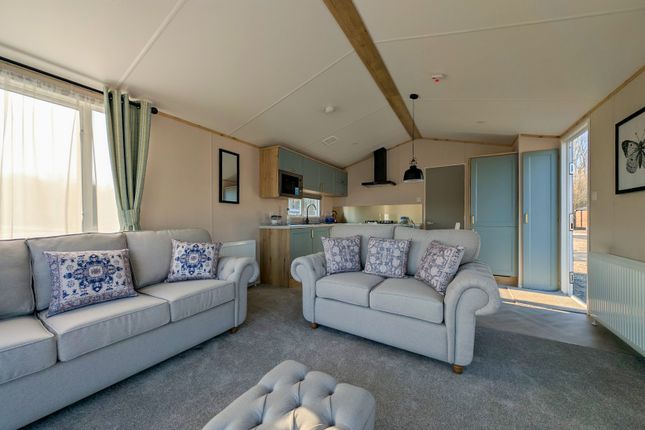 YR35 - Atlas Heritage Lodge at South Lakeland, Borwick Ln, Warton, Carnforth photo 2