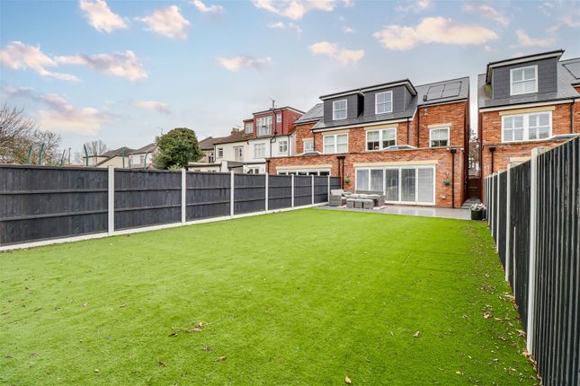 147, Kingswood Chase, Leigh-on-Sea photo 2