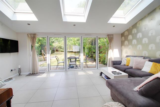 27, Bulls Lane, Welham Green photo 2