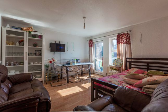 Thumbnail Flat for sale in Morecambe Close, Beaumont Square, Stepney, London