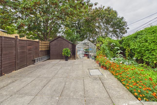 46 Grafton Road, Aylesbury photo 3