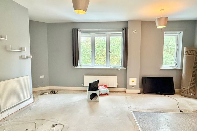15 Bluebell Gardens, Southampton photo 2
