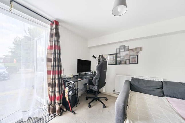 Mollison drive, Wallington photo 3