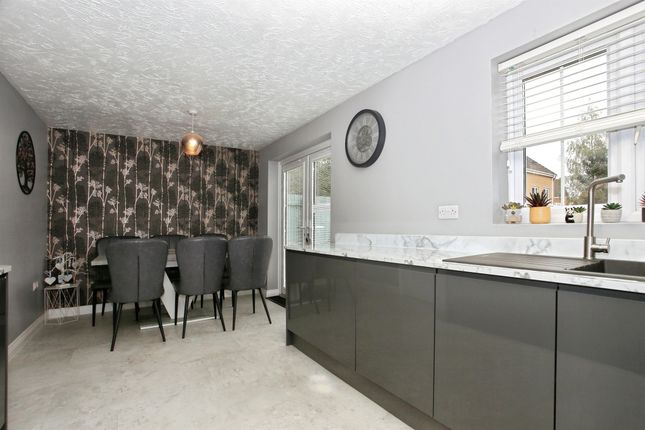 41, Boleyn Avenue, Peterborough photo 4