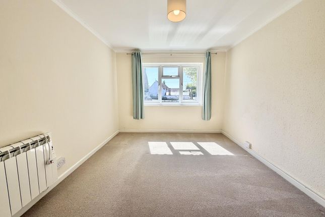 Flat 2, White Rose Court, East Street, Weymouth photo 3