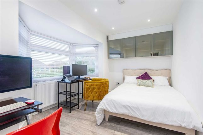 Flat for sale in The Vale, London