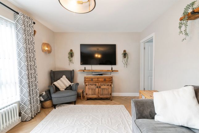 11, Heol Tir Bach, CAERPHILLY photo 3